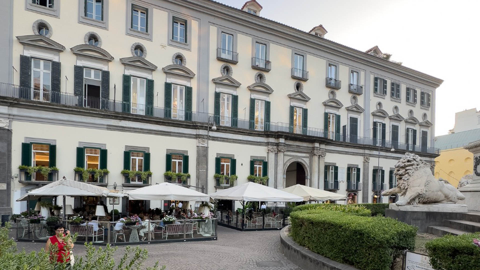 Gran Caffè La Caffettiera tra i migliori locali per fare l'aperitivo a Napoli